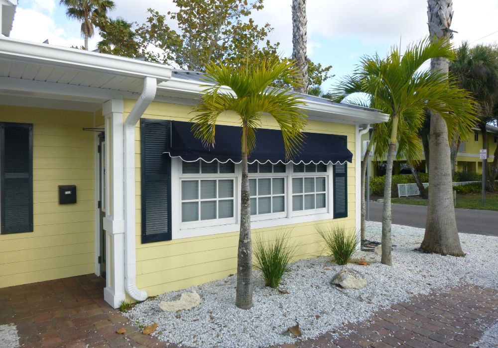 black-scalloped-fabric-traditional-awning-2