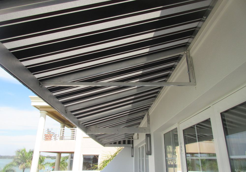 sunbrella-striped-traditional-awning-3