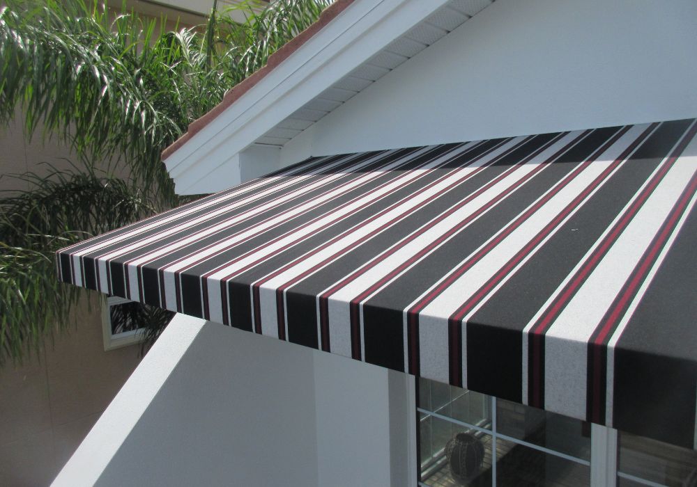 sunbrella-striped-traditional-awning