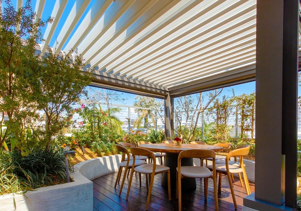 Mila Restaurant – R-Blade Azenco Pergola
